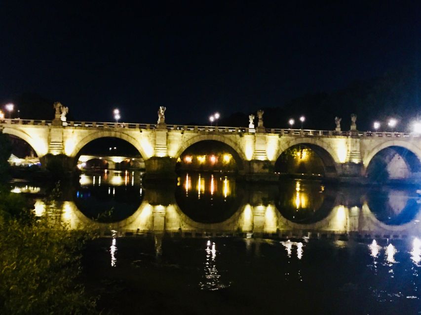 Rome: Private E-Bike Tour with Local Food - Passing the classics: Colosseo, Trevi Fountain, and Borghese Gardens