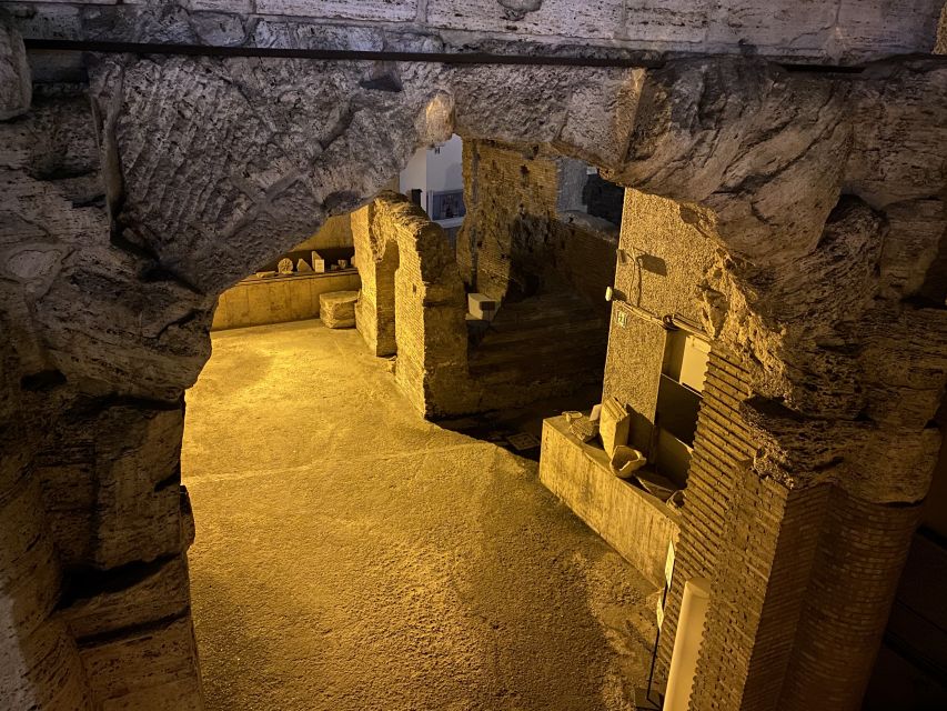 Rome: Private Tour of Navona Square with Undergrounds - Stop at Piazza Navona: the name and the odd shape make sense