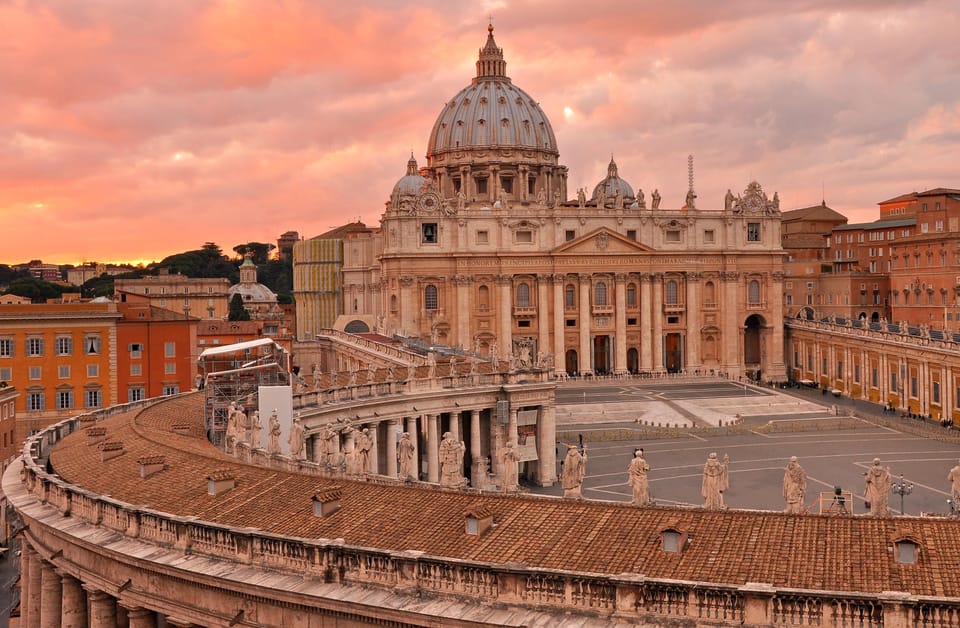 Rome: Private Vatican Museums and Sistine Chapel Tour - Entering the Vatican Museums without losing your morning