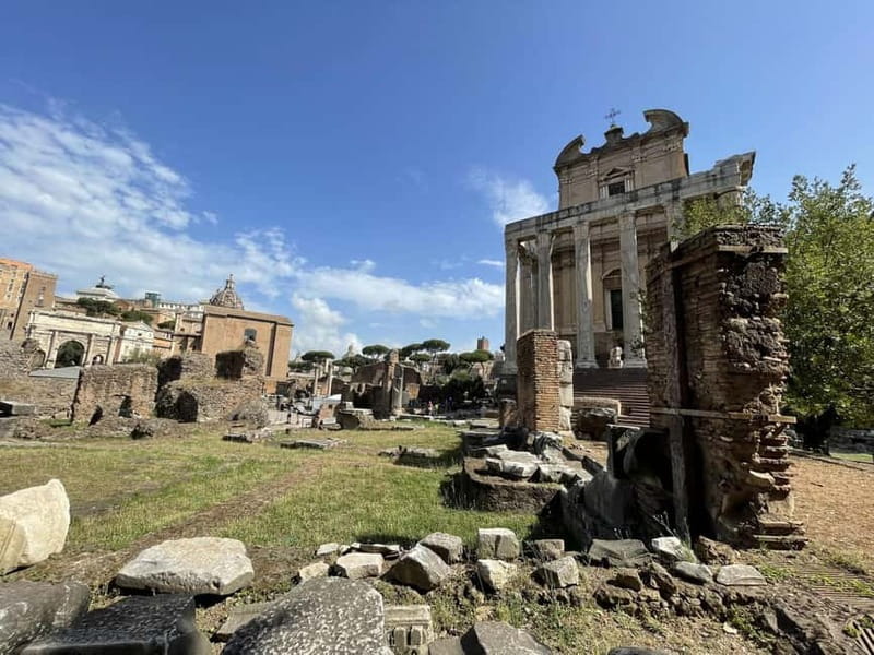 Rome: Roman Forum Myths and Legends Private Guided Tour - What the 2-hour format feels like in real life