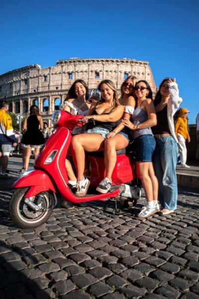 Rome Vespa: City Highlights Sightseeing Tour by Vespa - Colosseum Orientation in About 10 Minutes