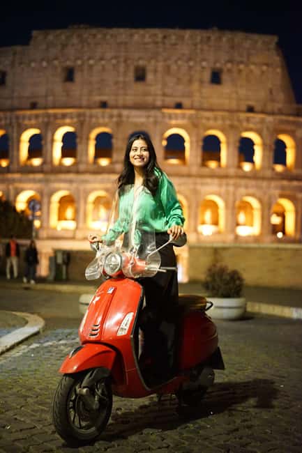 Rome: Vespa Night Tour with Aperol Spritz & Photos - Colosseum lit up: the first wow moment