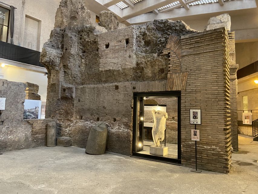 Rome:CityCenter Hidden Highlights Guided Walking Tour German - Saint Ignazio’s 3D frescos: the church stop that turns your eyes into a tool