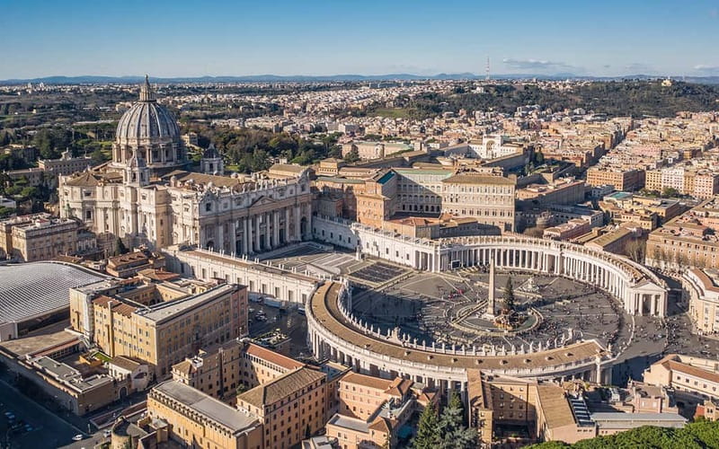 Vatican City: Vatican Museum and Sistine Chapel Guided Tours - Spiral staircase and the Vatican Garden balcony: early wow moments