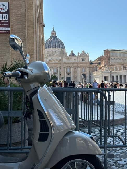Vespa Sidecar Tour: Express Highlights of Rome - St. Peter’s Square from the Street: Vatican Without the Whole Day