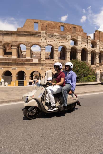Vespa Sidecar Tour: Highlights of Rome - The Colosseum finale: how to end strong